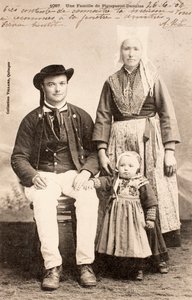 Stara pocztówka/rodzina Plougastel Daoulas/Bretania/Francja autorstwa Augustus Kollner