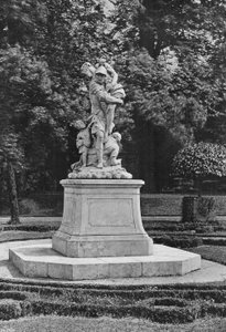 Wschodnia strona południowego ogrodu (zdjęcie czarno-białe) autorstwa Charles Latham