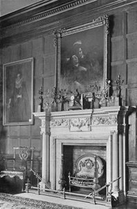 South End of Long Gallery (zdjęcie czarno-białe) autorstwa Charles Latham