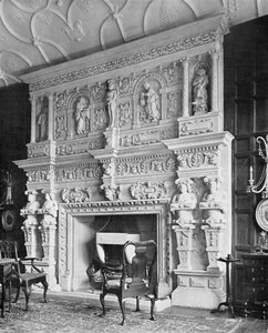 Kominek w Sali Rysunkowej, South Wraxall Manor, z 