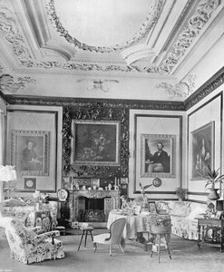 Salon autorstwa Charles Latham