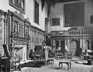 Hol i galeria – East End autorstwa Charles Latham