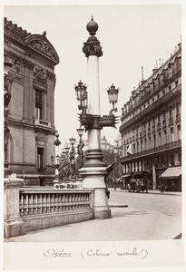 Kolumna rostralna Opéra, ok. 1930 r. 1875. autorstwa Charles Marville