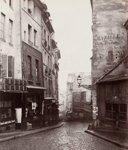 Rue de la Montagne-Sainte-Geneviève w pobliżu skrzyżowania z Rue LaPlace (Rue de la Montagne-Sainte-Geneviève prés de carrefour de la rue LaPlace) autorstwa Charles Marville