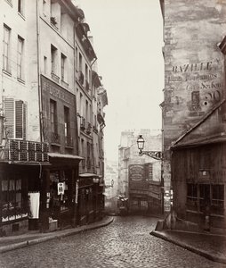 Rue de la Montagne-Sainte-Geneviève w pobliżu skrzyżowania Rue LaPlace..., 186569. autorstwa Charles Marville
