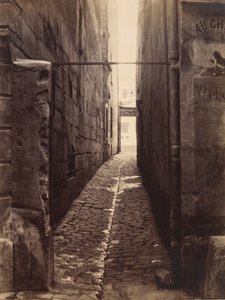 Rue du Chat-qui-Pêche od Rue de la Huchette, ca. 1868. autorstwa Charles Marville