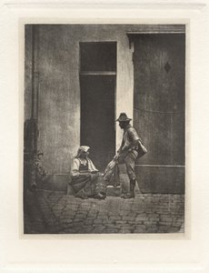 Planche IV - Pifferaro Debout et Paysanne Italienne Assise, dans la Cour du 21 Quai Bourbon (Plansza IV - Pifferaro stojący i włoski chłop siedzący, na dziedzińcu 21 Quai Bourbon), 1854, druk 1982 (zdjęcie) autorstwa Charles Nègre