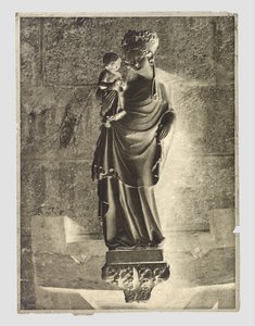 Rzeźba Maryi z Dzieciątkiem w Notre-Dame, Paryż