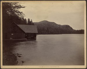 Echo Lake and Boat House, Franconia Notch, New Hampshire autorstwa Charles P. Hibbard