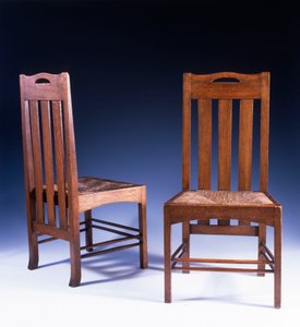 Dębowe krzesło do jadalni zaprojektowane przez Charlesa Rennie Mackintosha dla herbaciarni przy Argyle Street, ok. 1898-99 autorstwa Charles Rennie Mackintosh