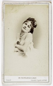 Portret aktorki Henriette Victoire Drouard (1851-1923). autorstwa Charles Reutlinger