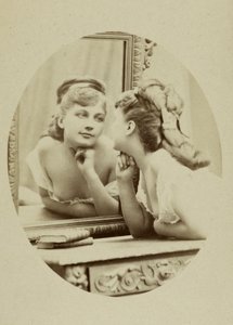Portret aktorki Henriette Victoire Drouard (1851-1923). autorstwa Charles Reutlinger