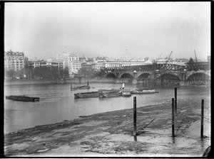 Rozbiórka mostu Waterloo, City of Westminster, Greater London Authority, 1936. autorstwa Charles William Prickett