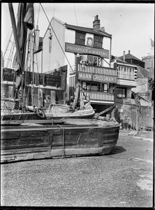 Perspektywa Whitby, Wapping Wall, Wapping, Tower Hamlets, Greater London Authority, lata 30. XX wieku. autorstwa Charles William Prickett