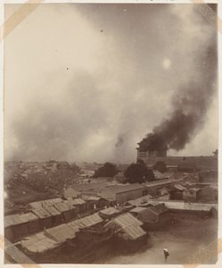 Wielki pożar przy głównej bramie Pekinu, 1900 autorstwa Chinese Photographer