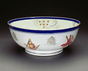 Famille Rose Export Masonic Bowl, okres Qianlong, 1736-95 (porcelana) (patrz także 133044 i 133046)