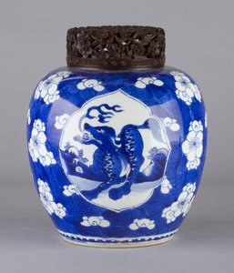 Słój (z pokrywką i wzorem smoka), 1662-1722 (ceramika) autorstwa Chinese School