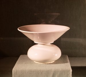 Spluwaczka porcelanowa z Xian, Shaanxi, dynastia Tang (618-907 ne) (porcelana)