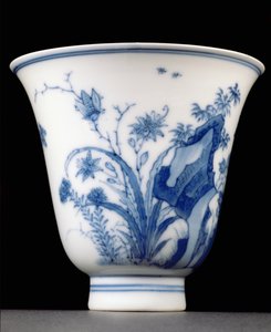 Półmisek ze skorupy jajka, znak Kangxi i okres 1662-1722 (porcelana z niebieską szkliwem) (patrz 142601, spód patrz 142558)