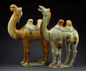 Dwa wielbłądy, dynastia Tang (618-907) (ceramika glazurowana)