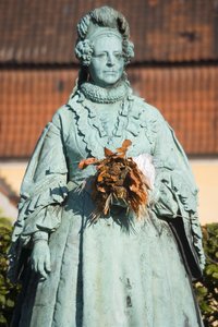 Posąg królowej Karoliny Amalie (1796-1881) Danii (brąz)