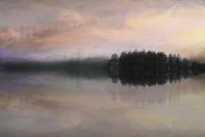 Mglisty horyzont nad jeziorem autorstwa Christina Sillen