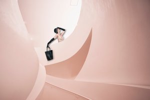 Eleganckie kształty i architektoniczne krzywizny autorstwa Christine von Diepenbroek
