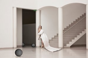 Elegancka balerina w białej sukni autorstwa Christine von Diepenbroek