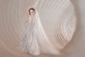 Elegancka kobieta w welonie autorstwa Christine von Diepenbroek