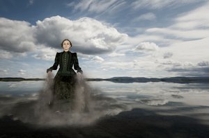 Eteryczna kobieta – spokojna woda autorstwa Christine von Diepenbroek