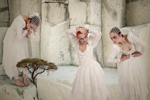 Eteryczne kobiety w bieli autorstwa Christine von Diepenbroek