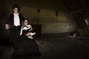 Gotycka para na strychu autorstwa Christine von Diepenbroek