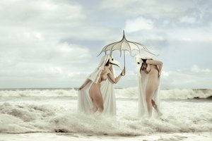 Zamaskowane postacie Fale oceanu autorstwa Christine von Diepenbroek