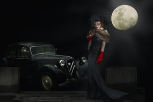 Elegancja w stylu noir w blasku księżyca autorstwa Christine von Diepenbroek