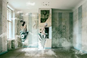 Surrealistyczny pokój w chmurach autorstwa Christine von Diepenbroek