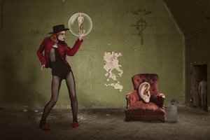 Surrealistyczna bańka kobiety autorstwa Christine von Diepenbroek