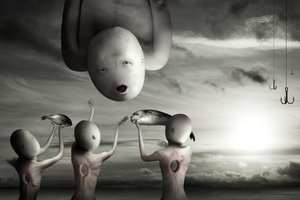 Surrealistyczna ofiara z ryb autorstwa Christophe Kiciak