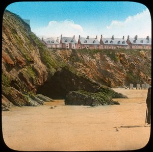 Plaża i klify, Newquay, Kornwalia, koniec XIX lub początek XX wieku autorstwa Church Army Lantern Department
