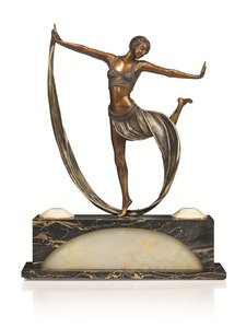 Figura Art Deco z podświetlaną podstawą, „Espirit de Josephine Baker”, ok. 1925 r. (brąz patynowany i malowany na zimno) autorstwa Claire Jeanne Roberte Colinet