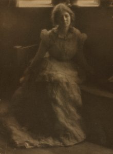 Julia Hall McCune, ok. 1930 r. 1900.