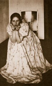 Dziewczyna w kwiecistej sukience, ok. 1910 (fotograwiura)