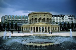 Architektura: widok Rotundy de la Villette (Rotunda Ledoux) (1784-1789) wykonany przez architekta Claude