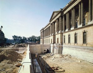 Kolumnada Luwru sfotografowana podczas renowacji, 8 września 1966 r. autorstwa Claude Perrault