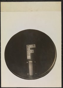Feaster Film Feed Machine" do płyt gramofonowych, wycinanych lub maskowanych w celu uzyskania pustego tła autorstwa Company Byron