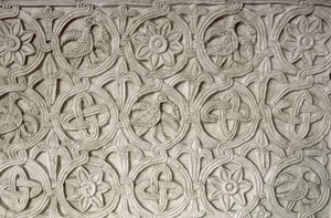 Fragment rzeźbionego parawanu, IX-X wiek (rzeźbiony kamień)