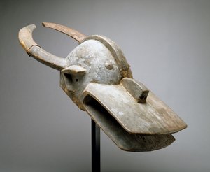 Maska na hełm krowy krzaka (Vara Society), Sudan Zachodni, Afryka Subsaharyjska, koniec XIX wieku (drewno, materia ofiarna, metal, gwoździe i skóra zwierzęca) autorstwa Culture Chamba