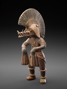 Tancerka w hełmie krokodyla, 300 BC-300 AD (ceramika ze śladami pigmentu polichromowanego) autorstwa Culture Colima