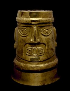 Zlewka przedstawiająca bóstwo z oczami i kłami w stylu sykańskim, 800-1350 AD (złoto)