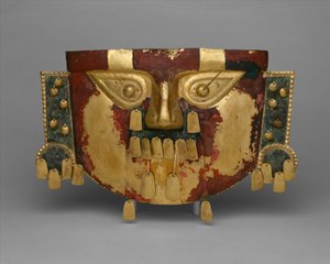 Peruwiańska Maska Pogrzebowa, 900-1100 AD (złoto, srebrno-miedziane nakładki, cynober)