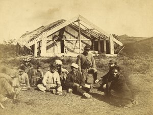 Kuwejt Runanga House, Waiona, Bay of Islands, ok. 1870 (druk albumowy) autorstwa Daniel Louis Mundy